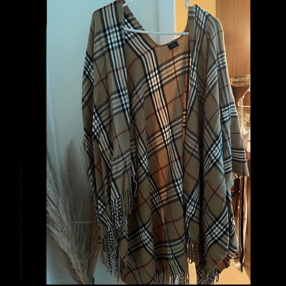Plaid Burberry dupe poncho